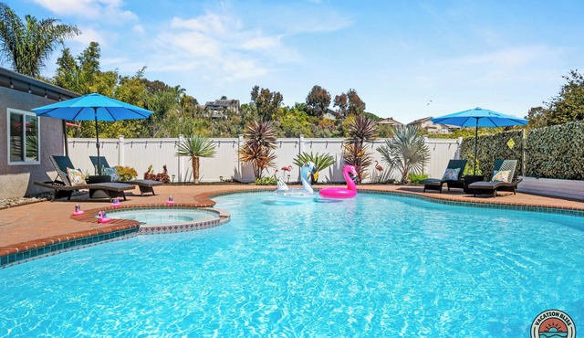 Cozy Coastal Hangout-Pool, Spa & Game Night Ready!