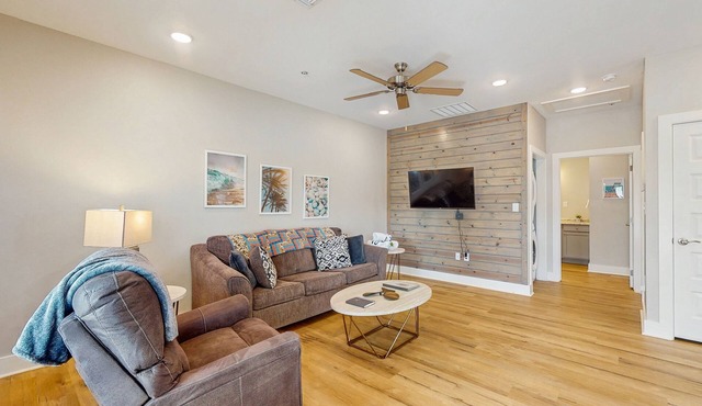 Cozy coastal home with shared pool, stocked fishing pond - patio & BBQ