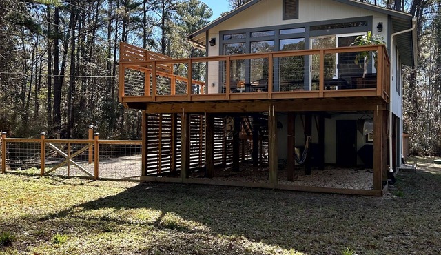 Cozy coastal oasis w/wooded views and wrap around deck. Close to Dauphin Island