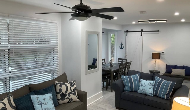 Cozy Coastal Retreat N/Lake Ontario Sleeps 8