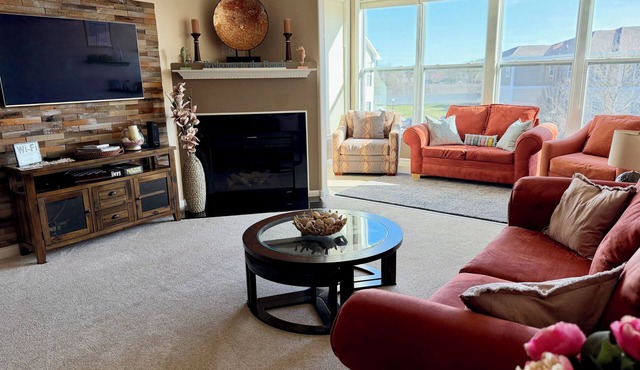 Cozy Coastal Retreat - Community Pool, Close to Lewes and Rehoboth Beaches