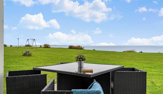 Cozy Coastal Retreat on the beach