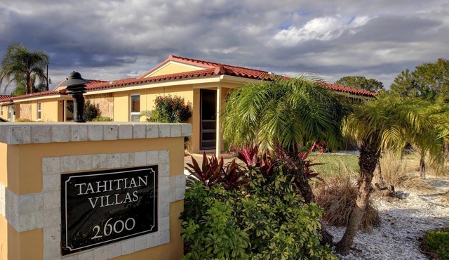 Cozy Coastal Villa - Close To Beaches, Parks, Shops, Walking & Bike Trails