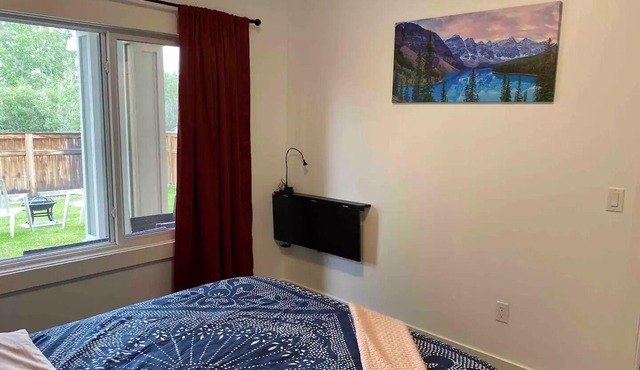 Cozy Cochrane Den - 50 mins to Banffnn