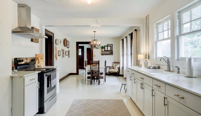 Cozy Collins Home- Close to DOWNTOWN!
