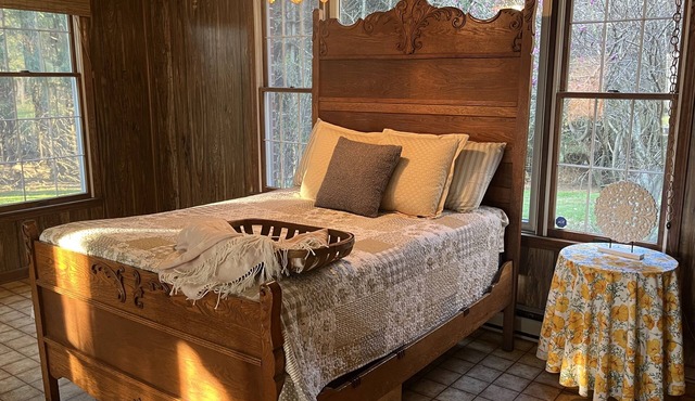 Cozy Colonial on 20 Acres