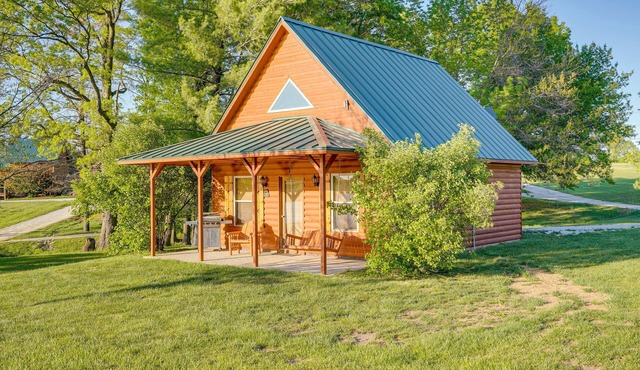 Cozy Columbia Cabin w/Shared Lake Dock!
