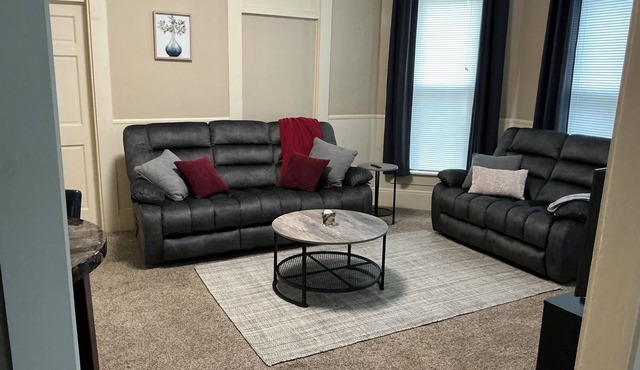 Cozy Columbus Apartment - 1 mile from Cummins HQ & Downtown