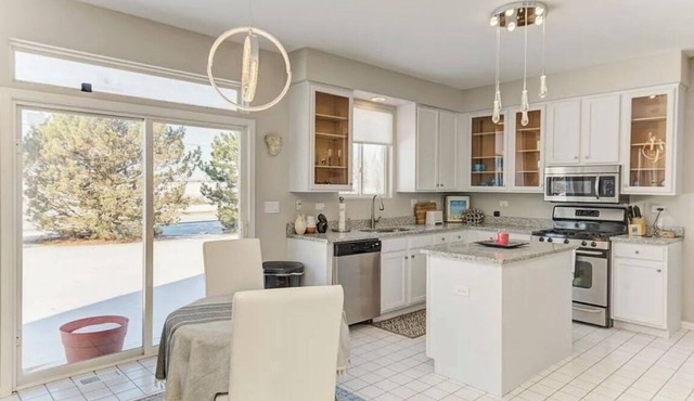 Cozy Comfort/2-Bedroom Plainfield Getaway