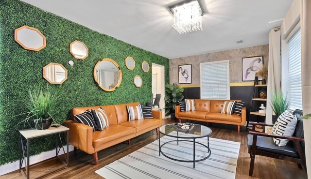 🏡 Cozy Comfort: 4 comfy bedrooms with a serene Chamblee location