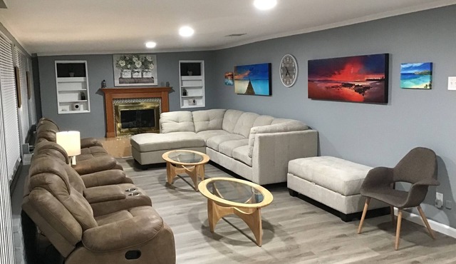 Cozy comfort and new remodeled house with quality new furniture and private pool