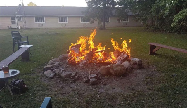 Cozy Comfort Double Room 10 – Peninsula Motel, Minutes from Wiarton Waterfront