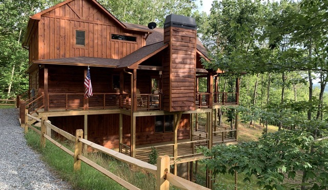 Cozy Comfort meets Luxury Amenities in Mountain-View Retreat w 3 Brms & 3 Frplcs