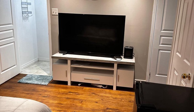 Cozy&Comfort Studio in the city of Kitchener- 6mins walk to Conestoga college