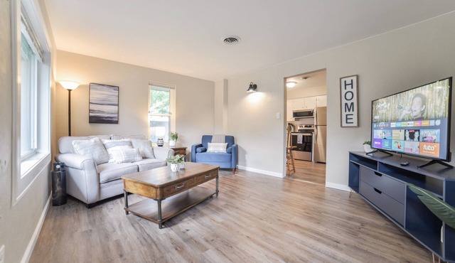 Cozy & Comfortable 1 Bedroom Suite