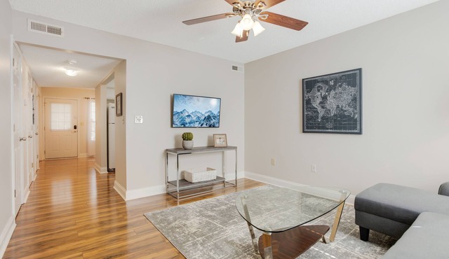 Cozy, Comfortable 2/1.5 Condo! Queen Beds, Fully Stocked Kitchen