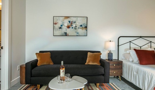 Cozy Comfortable Asheville Couple's Getaway