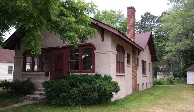 Cozy, comfortable bungalow for your visit to Amery.