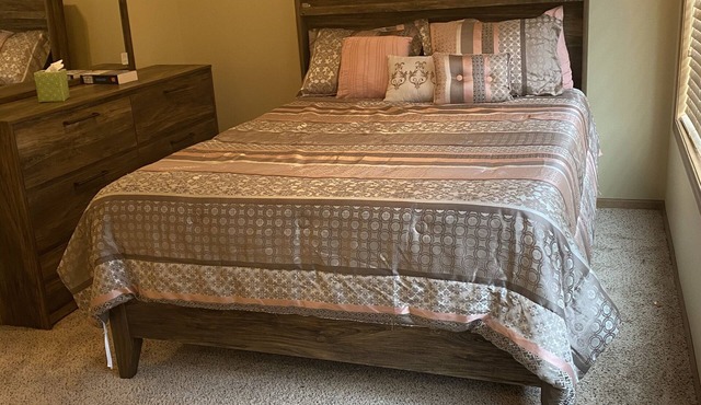 Cozy Comfortable Executive Suite