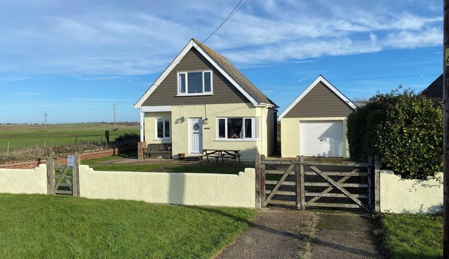 Cozy comfortable cottage by the sea and water, surrounded by fields and space