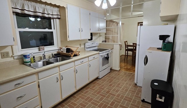 COZY COMFORTABLE HOME FOR TRAVEL PROFESSIONALS