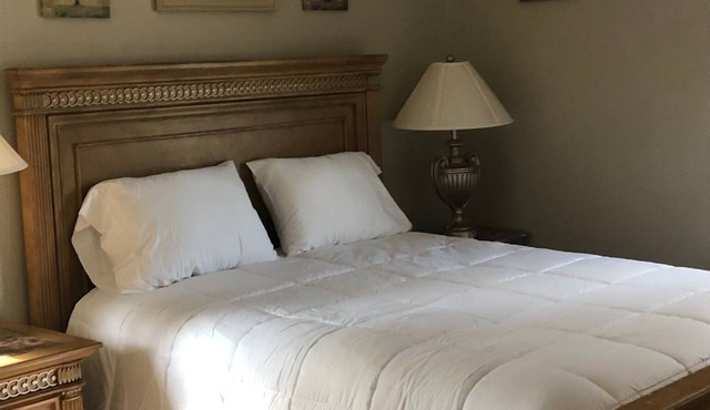 Cozy comfortable home near lakes, parks and downtown Sumter