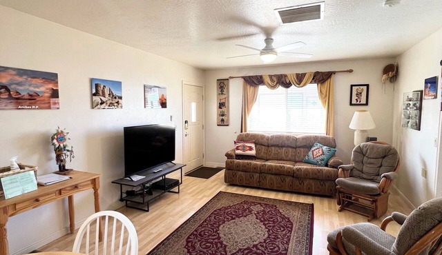 Cozy, Comfortable, Quiet, Private Apartment