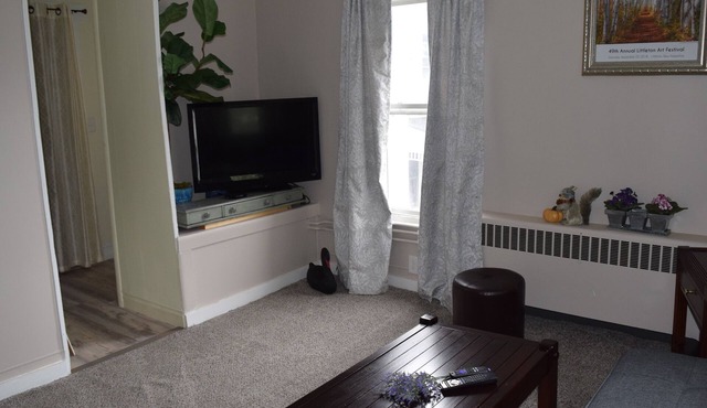 Cozy comfortable walk to town location, in one of Small Best towns in America!