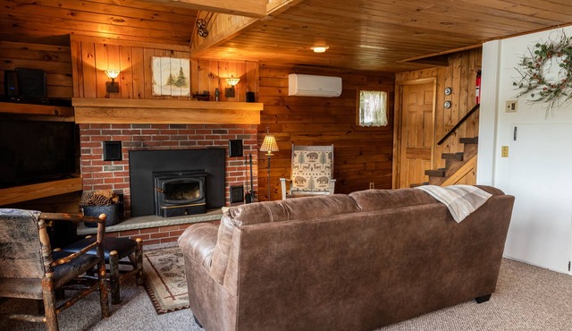Cozy, Comfortable YearRound LAKEFRONT Cottage on Lime Lake near Ellicottville NY