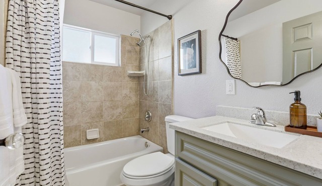 Cozy & Comfy! 2-bedroom duet beautiful Folsom with AC, King Beds, Washer/Dryer