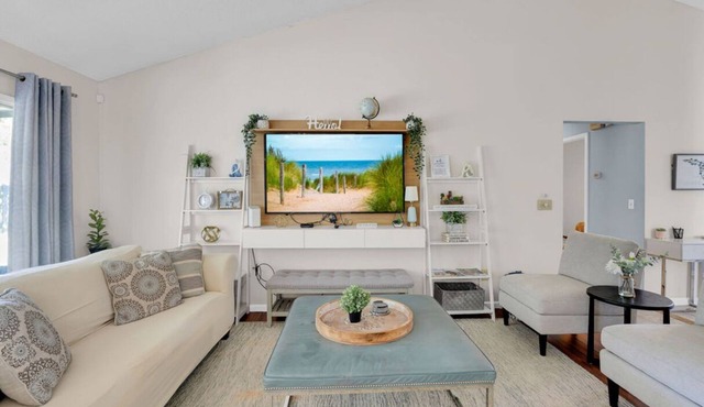 Cozy & Comfy 3 bedroom residential home