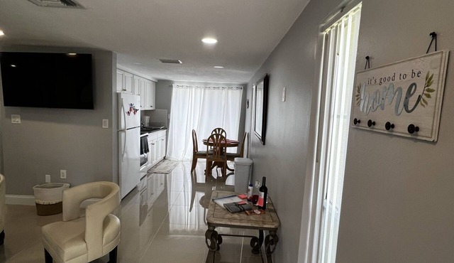 Cozy,comfy and clean 2 bedroom/one bath apartment