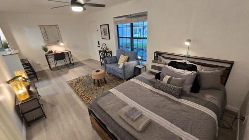 Cozy Comfy and Peaceful Oasis Getaway with Porch