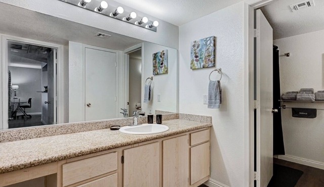 Cozy Comfy Condo in Vibrant Las Vegas