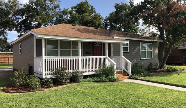 COZY, COMFY, CUTIE! Book NOW for Fall! 2BD, 1.5 Bath, Free WIFI