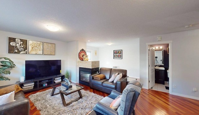 Cozy&comfy family size house. Beautiful location, near COP. Pet friendly &Clean.