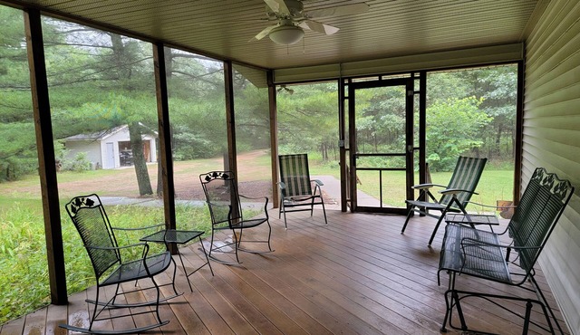 Cozy comfy house 5 min from Sand Valley Golf and 45 min from Wisconsin Dells