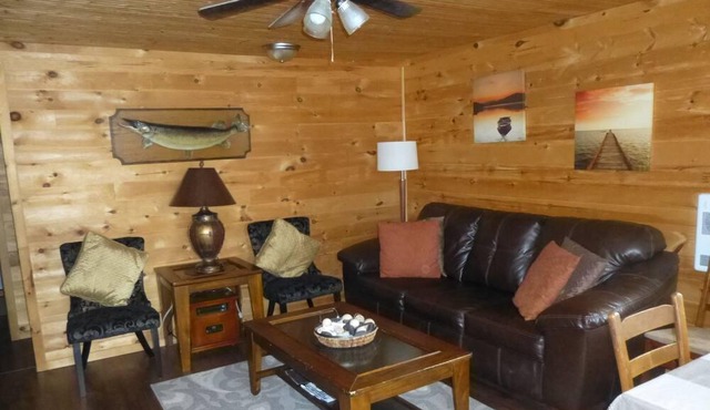 COZY COMMANDA LAKE COTTAGES