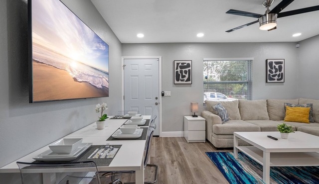 Cozy & Completely Remodeled 2 Bedroom Apartment