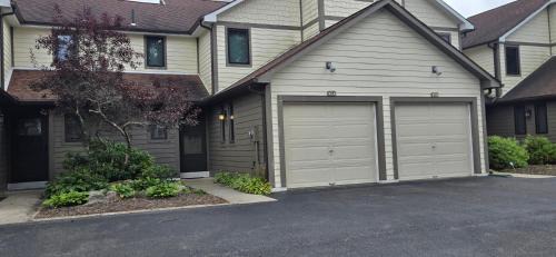 Cozy Condo- 3 bedroom lakefront condo with fireplace