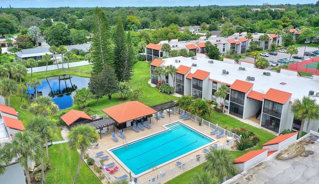 Cozy Condo at Village Brooks
