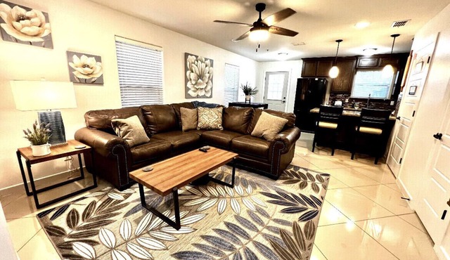 Cozy Condo close to airport and shopping