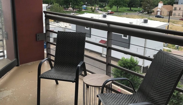 Cozy condo close to hospitals, walking distance to many restaurants.