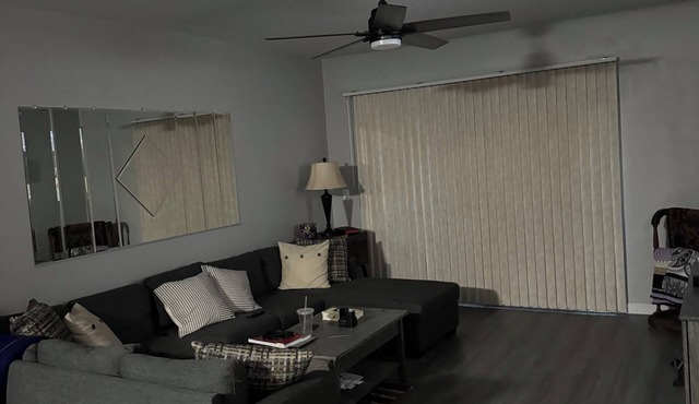 Cozy condo , Close to Metro link and buses