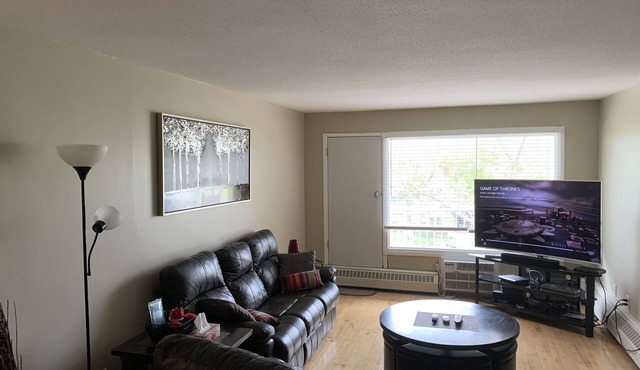 Cozy condo, close to Northgate mall and Ring road.