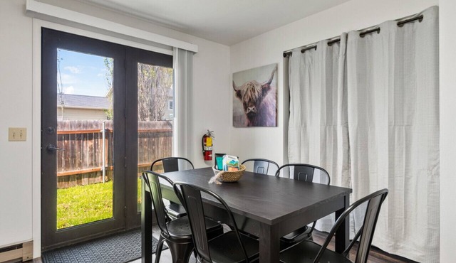 Cozy Condo Close to Glacier Park & Whitefish