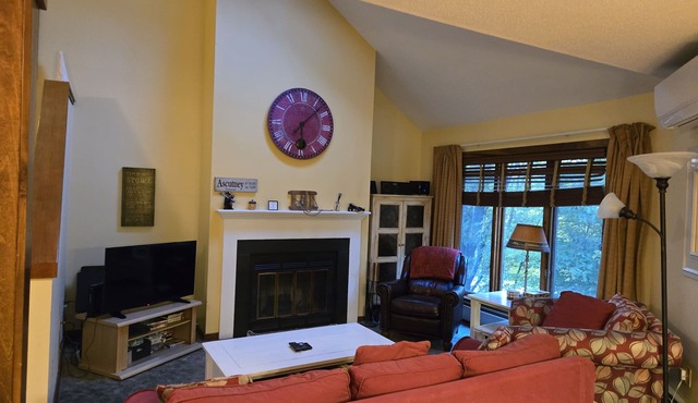 Cozy Condo for Skiing-Hiking-Biking Lovers