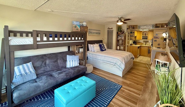 Cozy condo getaway…short walk to the beach