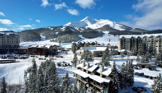 Cozy Condo in an incredible location.