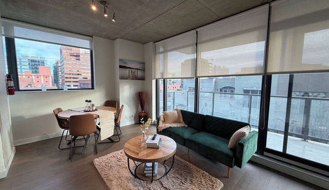 Cozy Condo in Calgary Beltline King and Queen Bed